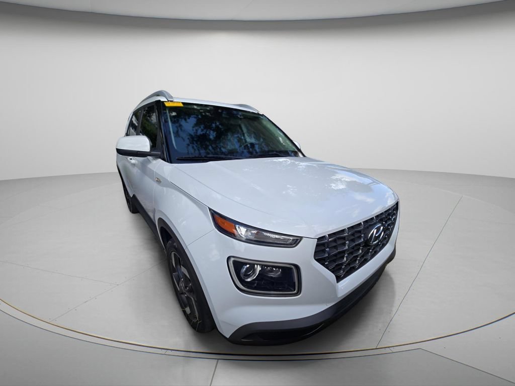 Used 2021 Hyundai Venue SEL w/ Premium Package FWD image 3