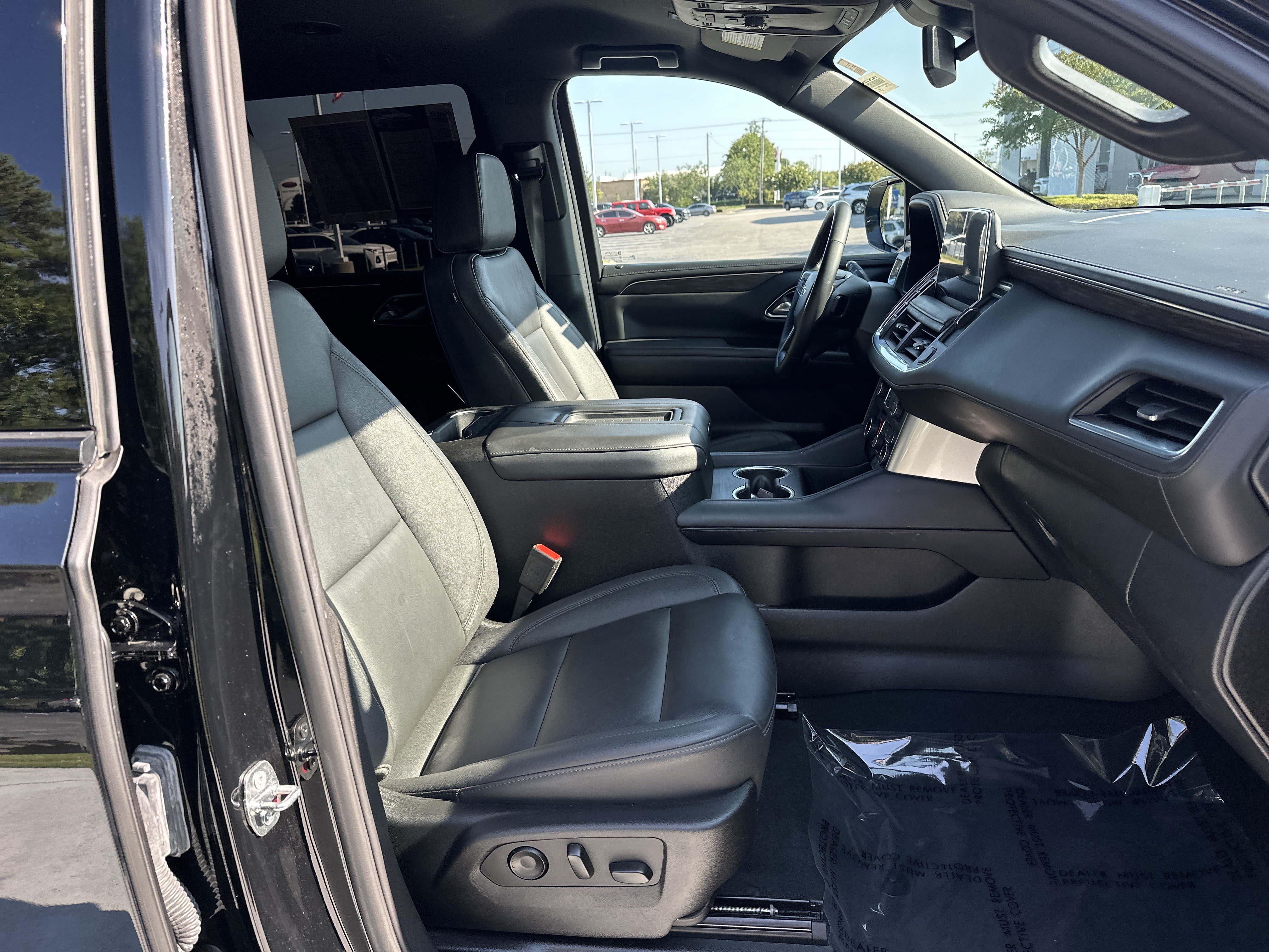 Used 2024 Chevrolet Tahoe Z71 w/ Luxury Package AWD/4WD image 35
