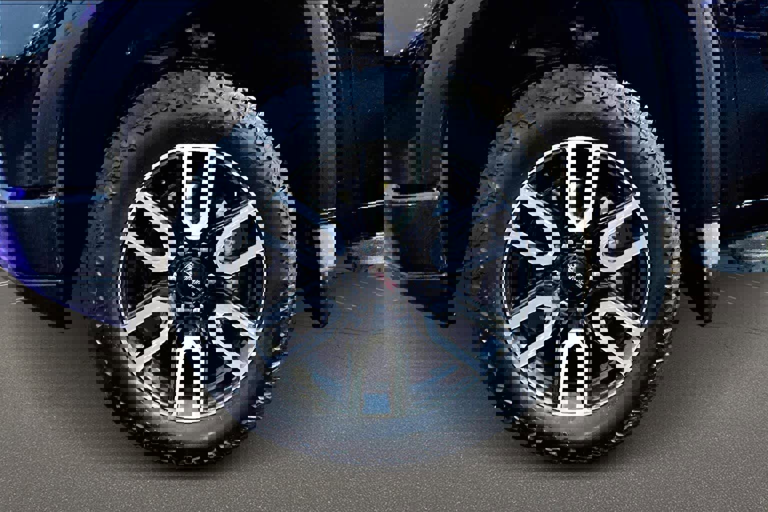 Used 2022 GMC Sierra 1500 AT4 w/ AT4 Premium Package image 8