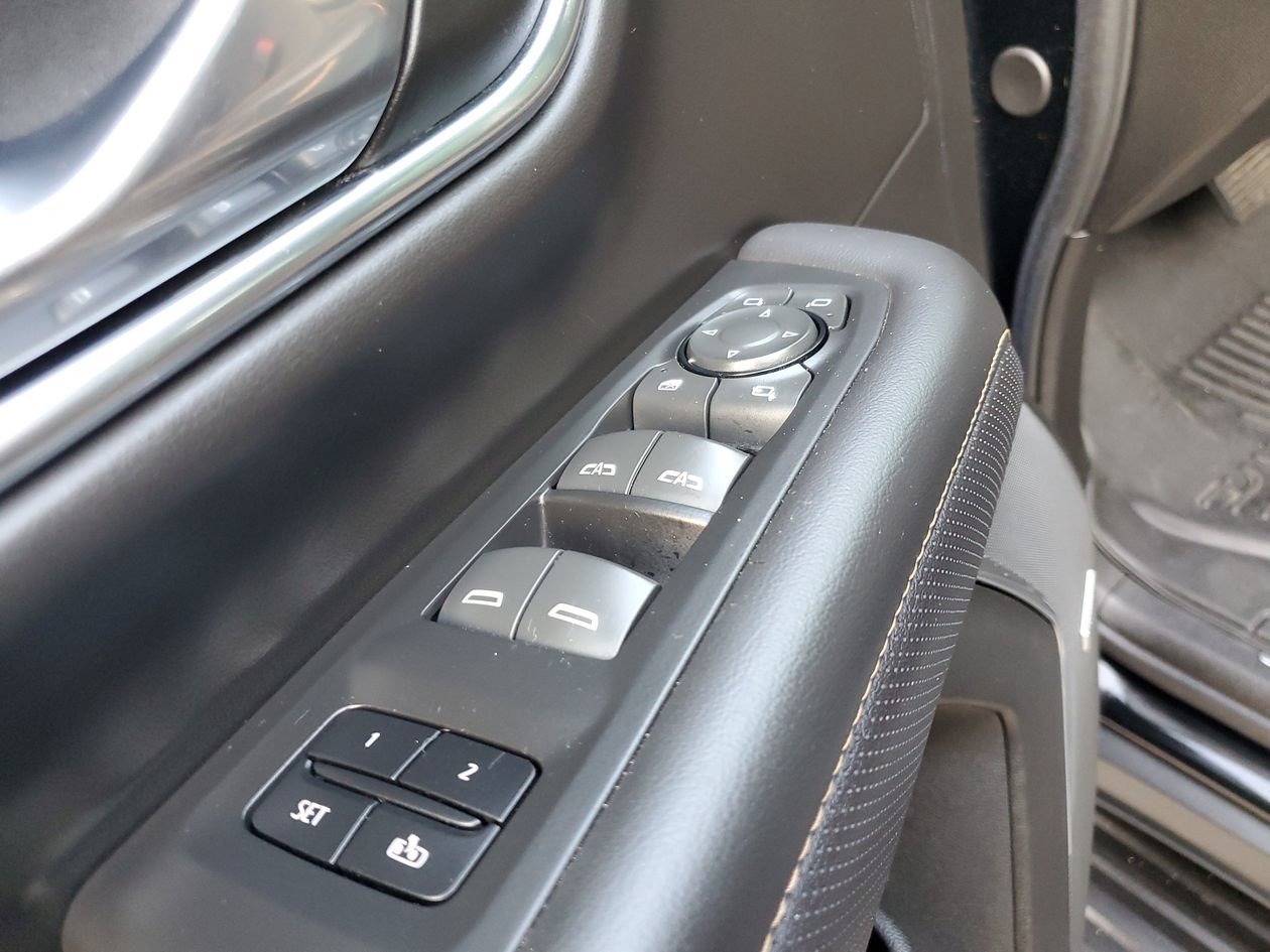 Used 2023 GMC Yukon AT4 AWD/4WD image 17