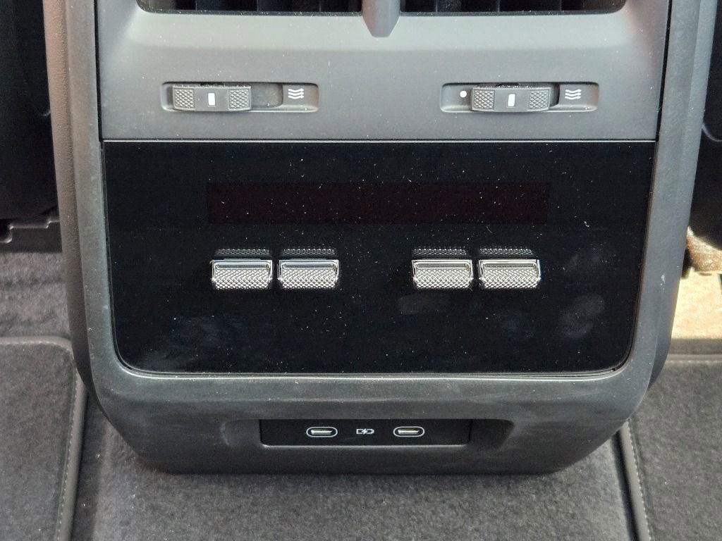 Certified 2025 Porsche Macan Electric image 31