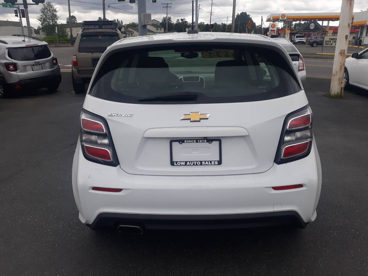 Used 2017 Chevrolet Sonic LT FWD image 4