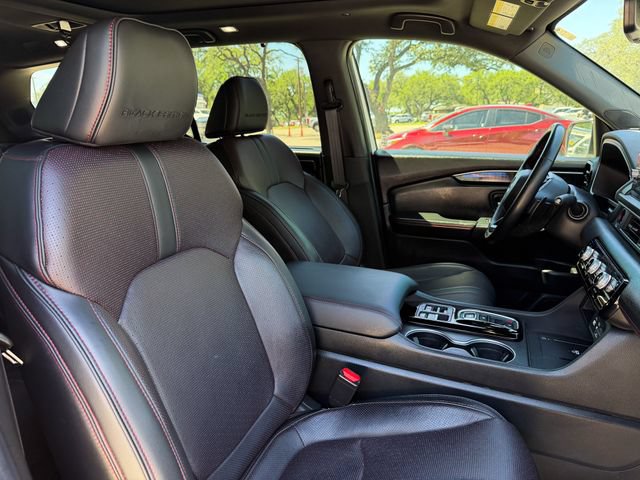 Used 2025 Honda Pilot Black Edition image 16