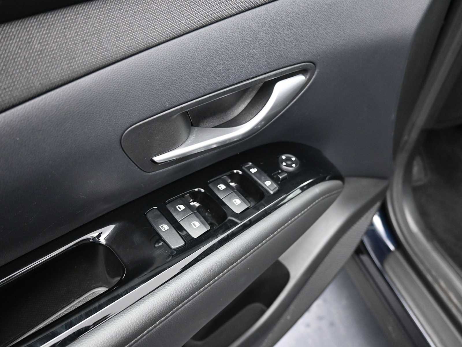 Used 2023 Hyundai Tucson Limited w/ Cargo Package image 11