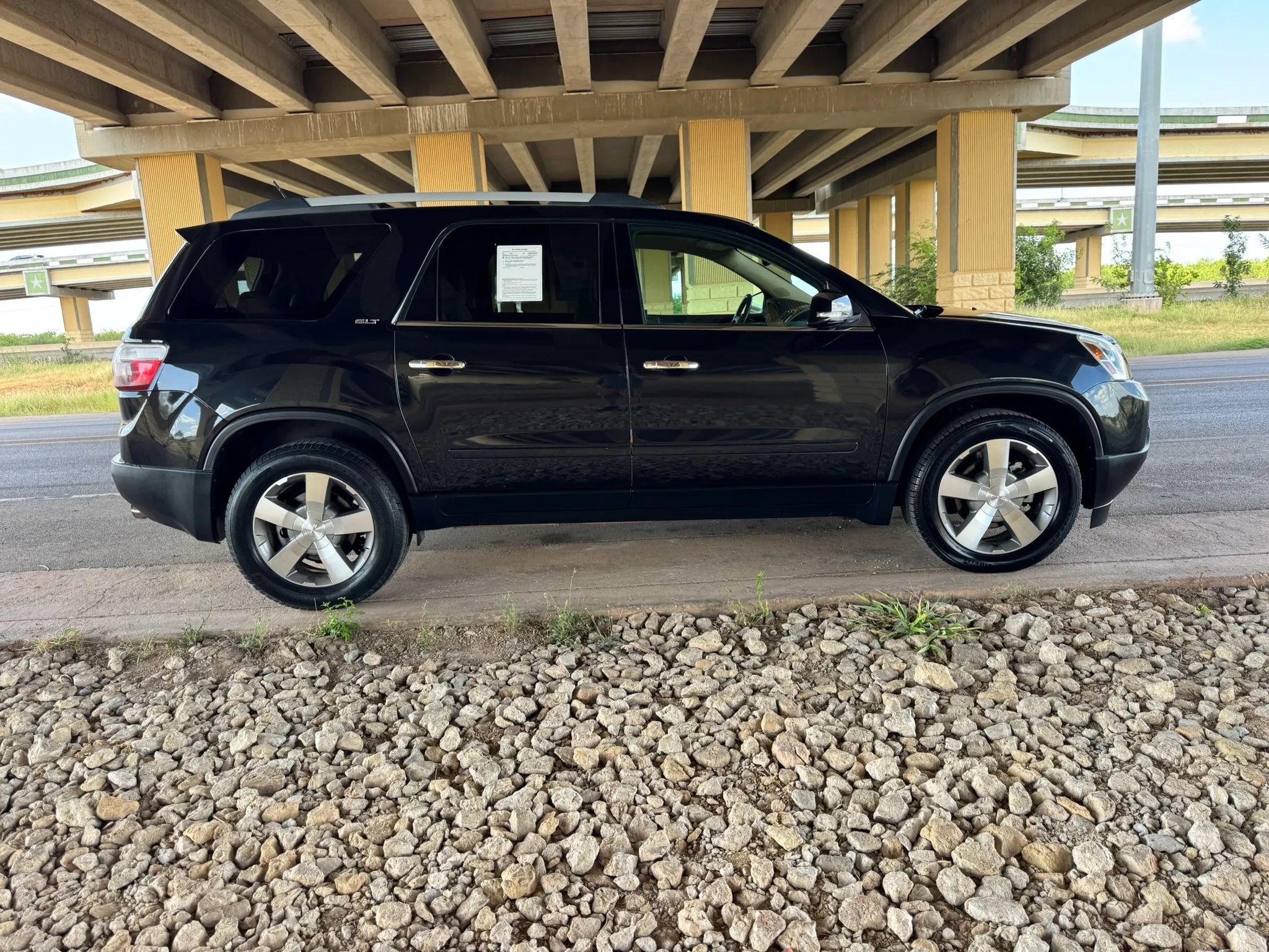 Used 2011 GMC Acadia SLT FWD image 2