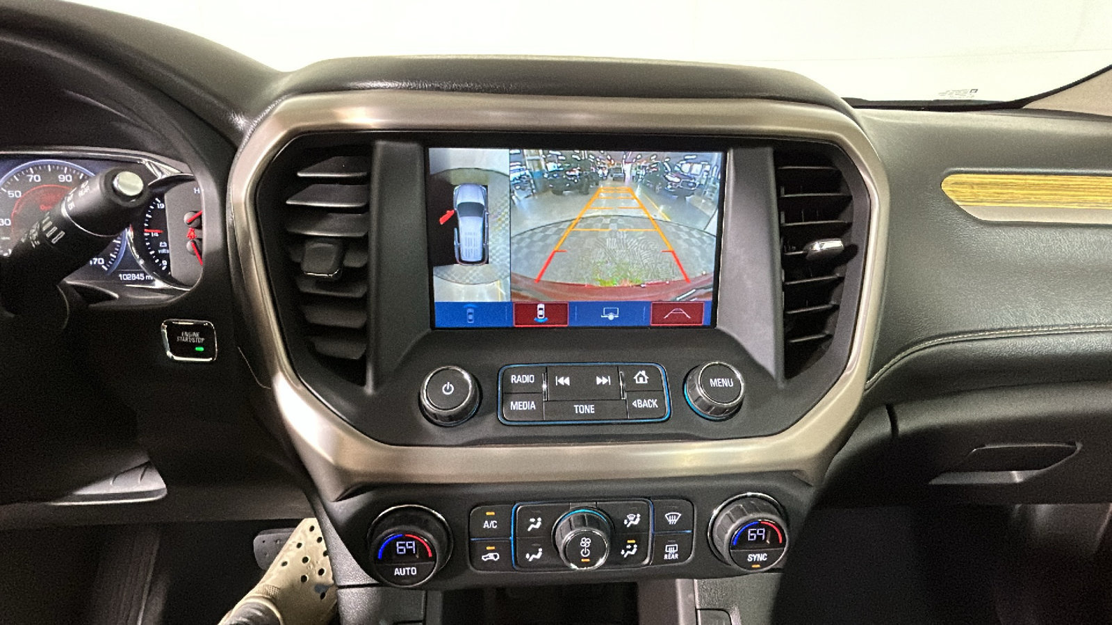 Used 2017 GMC Acadia Denali w/ Technology Package AWD/4WD image 29