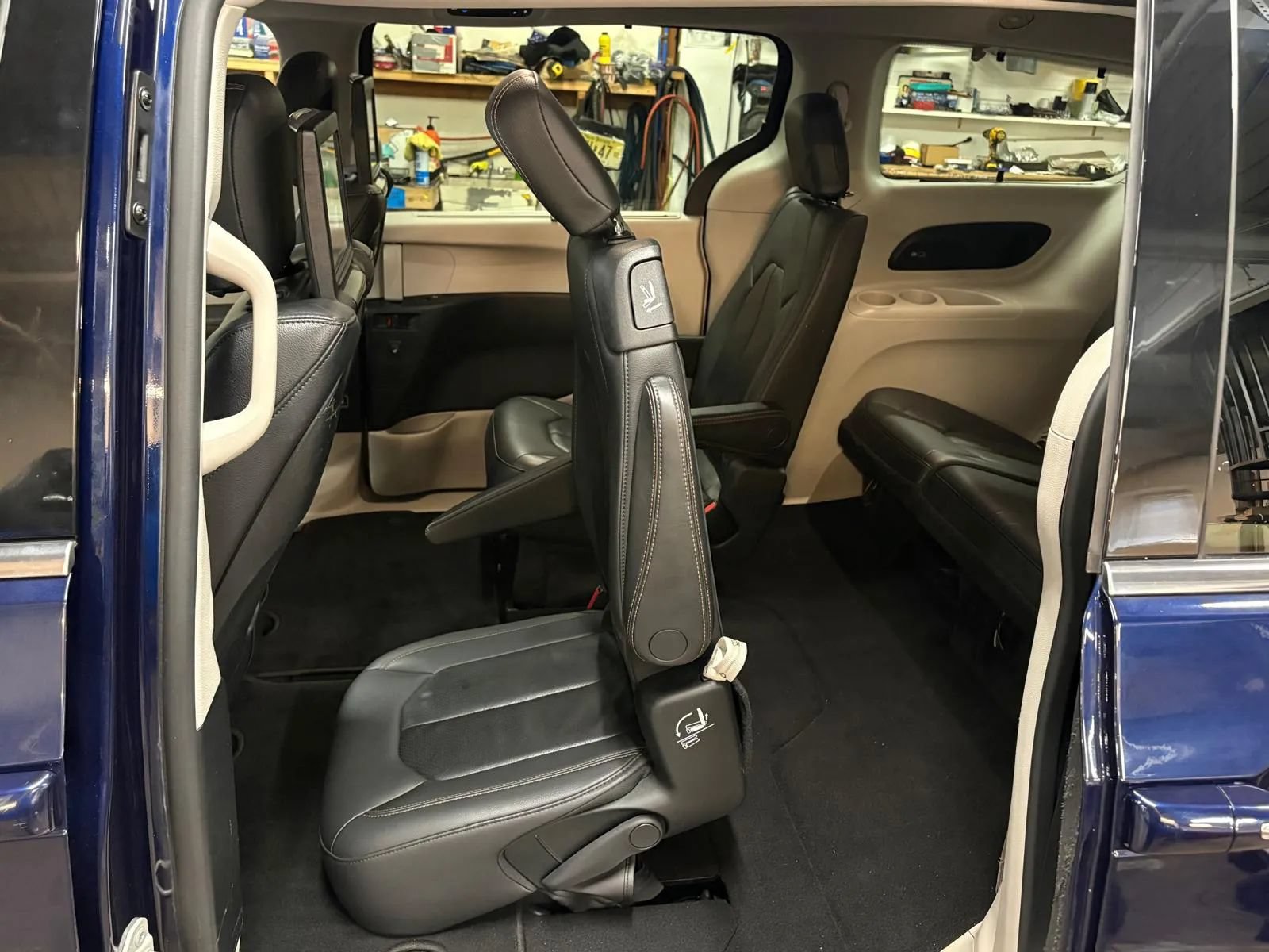 Used 2017 Chrysler Pacifica Touring-L Plus w/ Advanced Safetytec Group FWD image 28