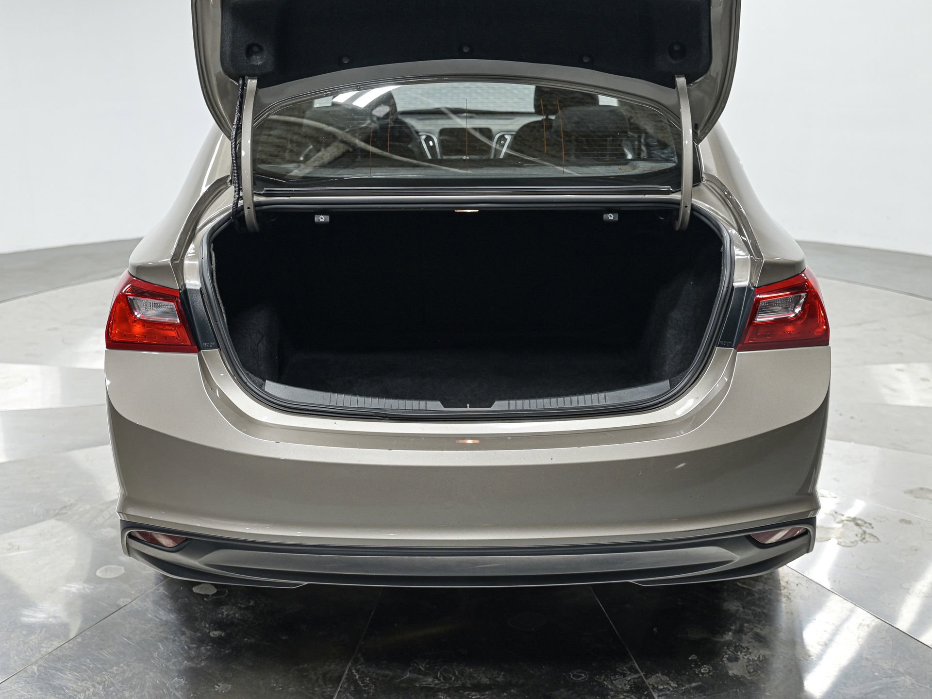 Used 2022 Chevrolet Malibu LS image 7