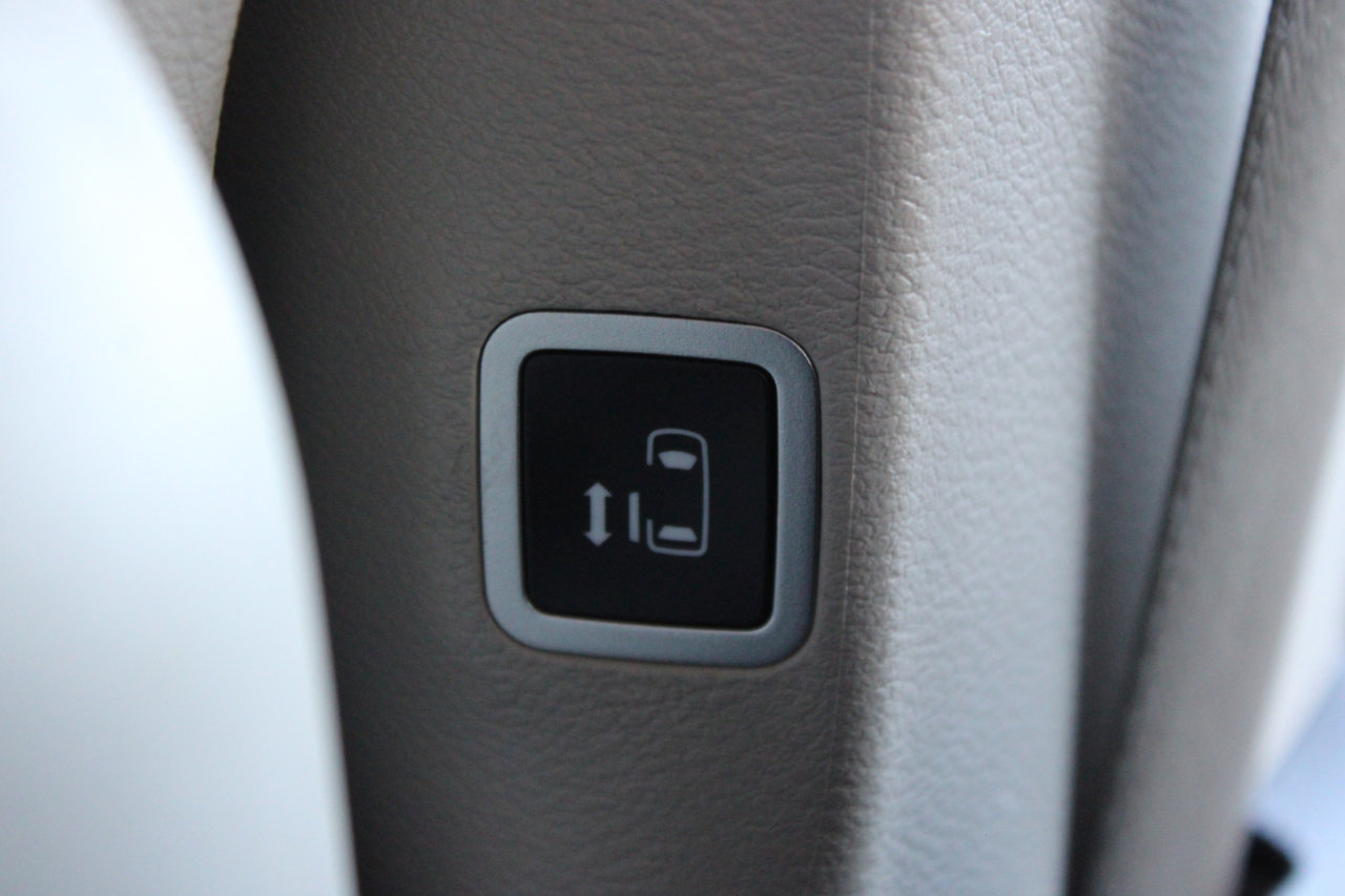 Used 2023 Chrysler Pacifica Touring-L image 36