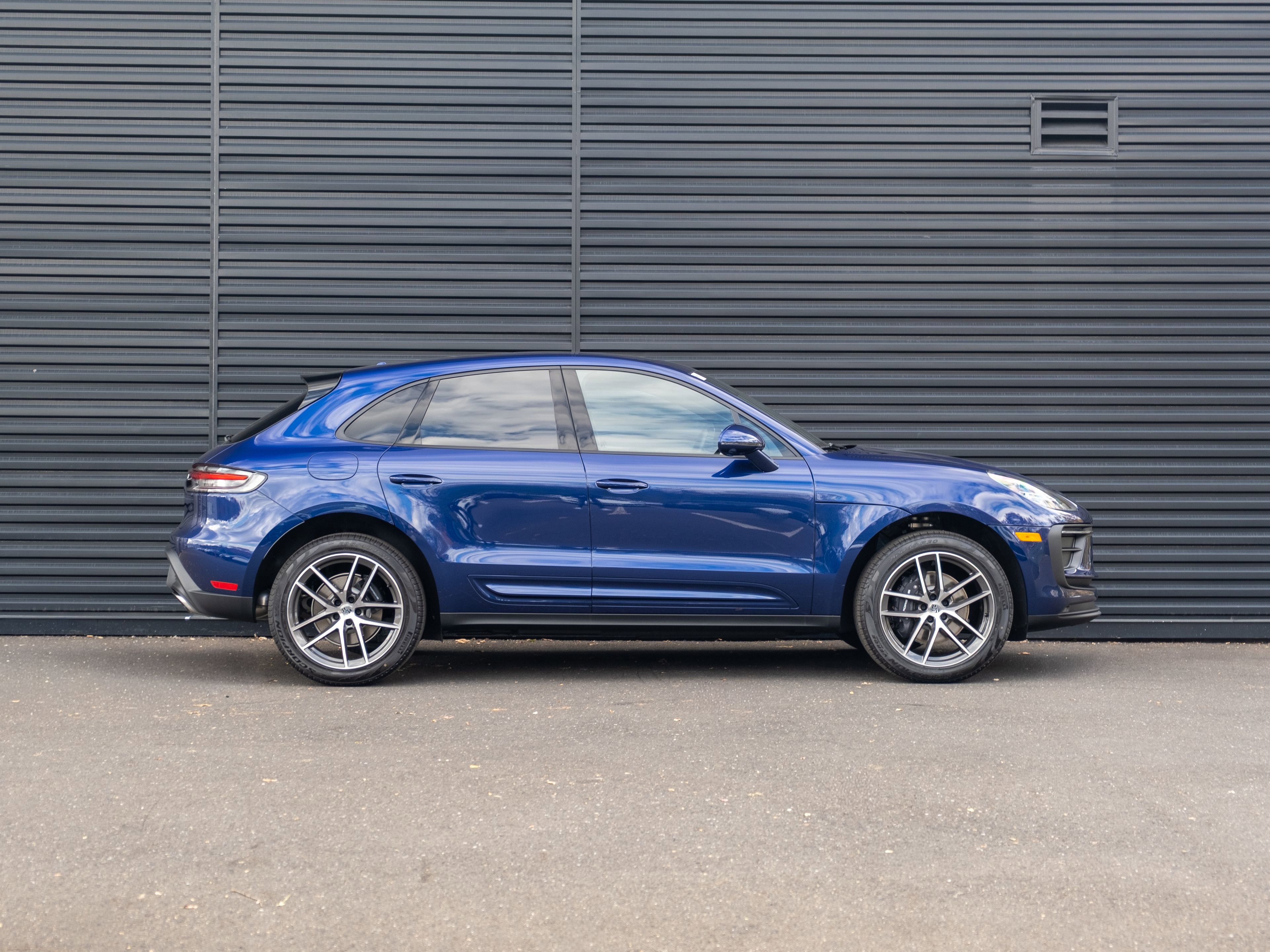 Certified 2026 Porsche Macan AWD/4WD image 9