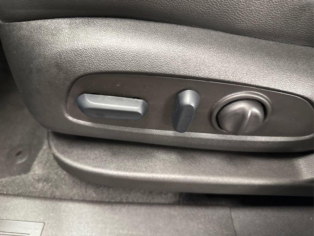 Used 2024 GMC Terrain SLT image 41