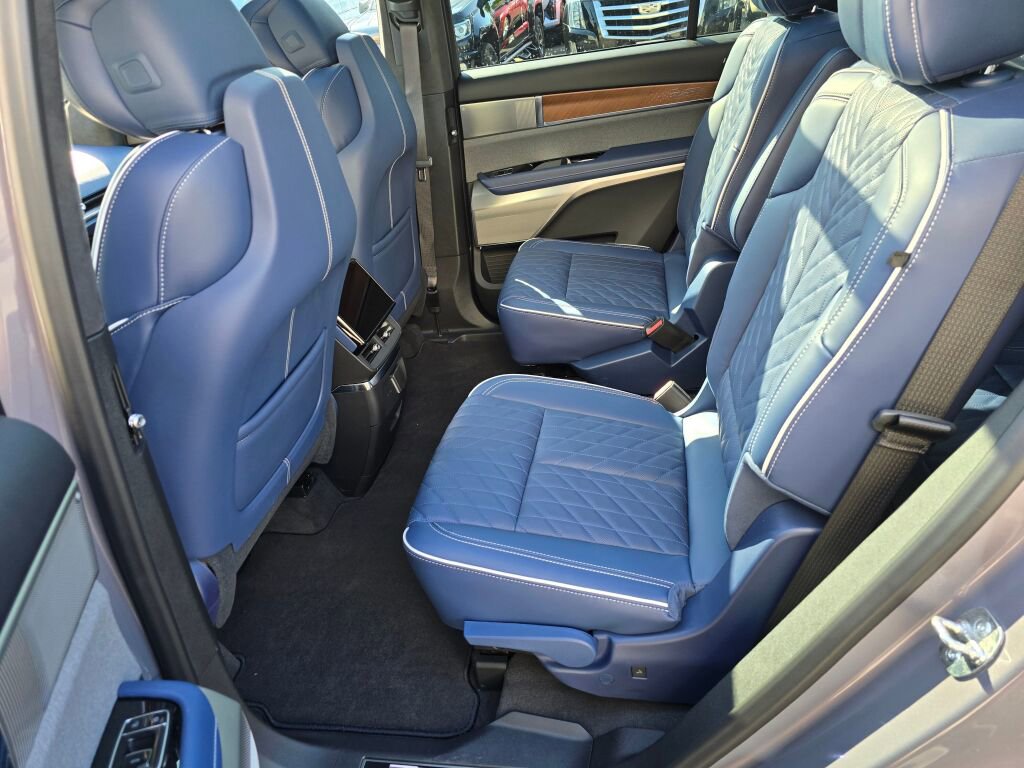 New 2026 Cadillac Vistiq Premium Luxury image 17