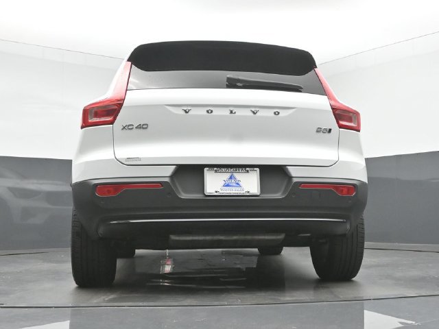 Used 2024 Volvo XC40 B5 Plus AWD/4WD image 39