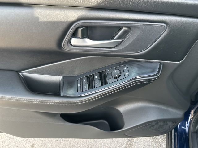 Used 2025 Nissan Rogue SV image 19