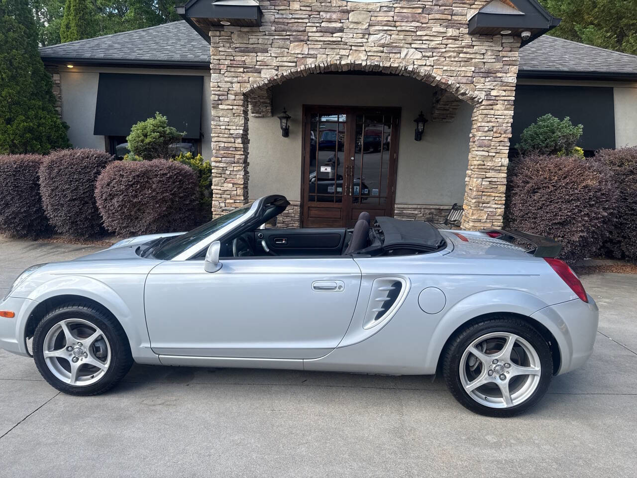 Used 2003 Toyota MR2 image 22