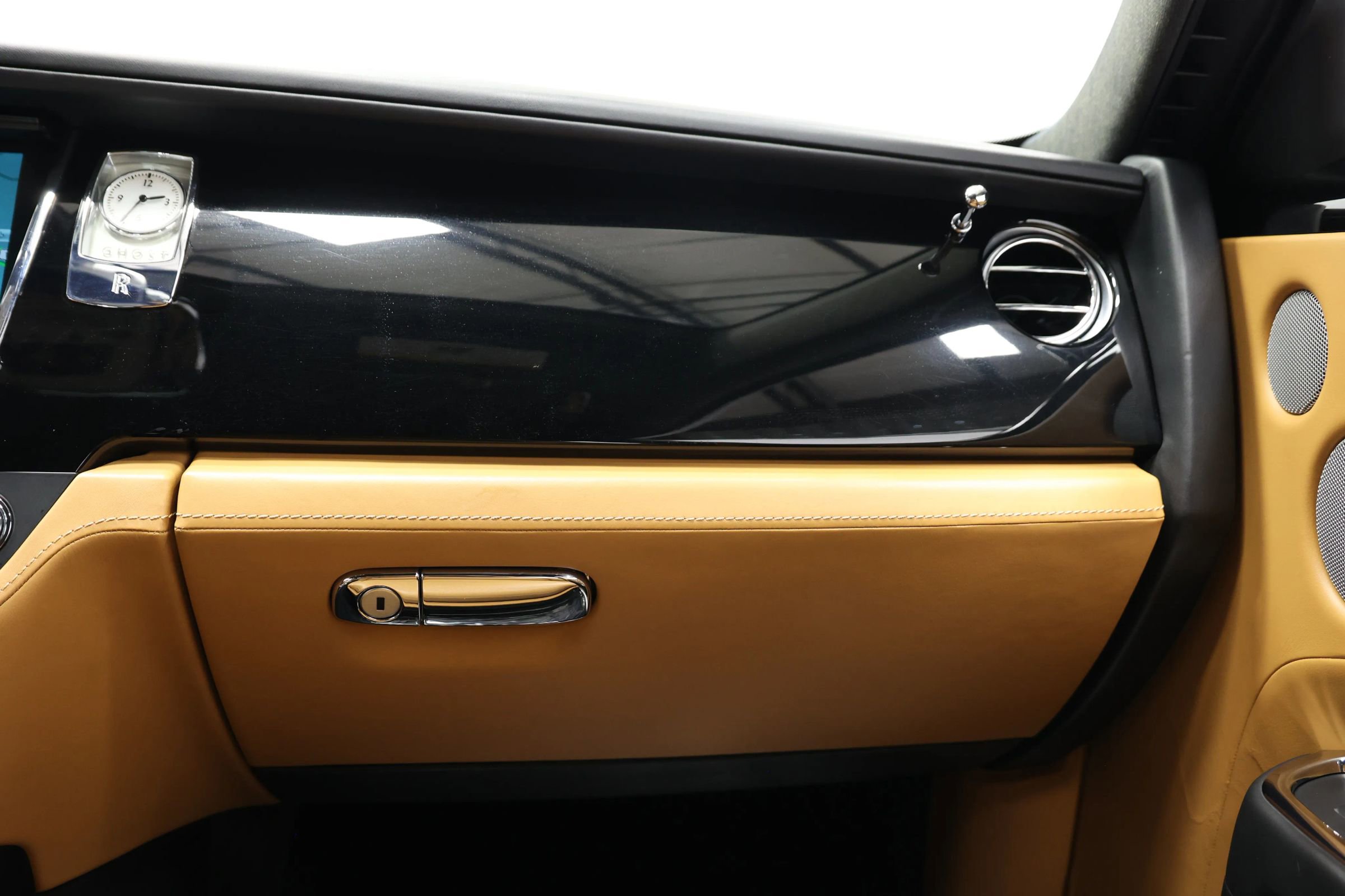 Used 2017 Rolls-Royce Ghost image 96
