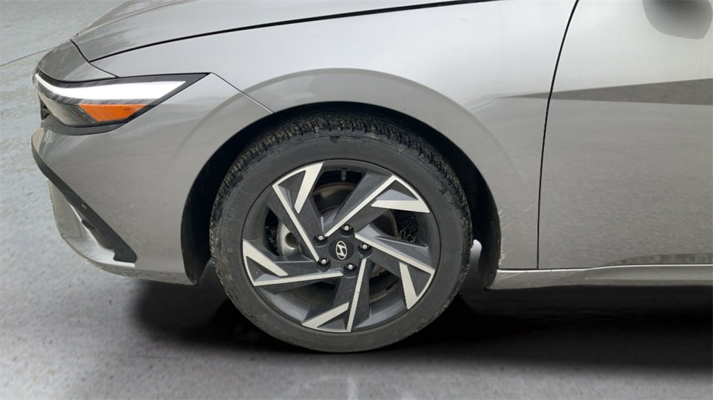 Certified 2025 Hyundai Elantra Sport image 9