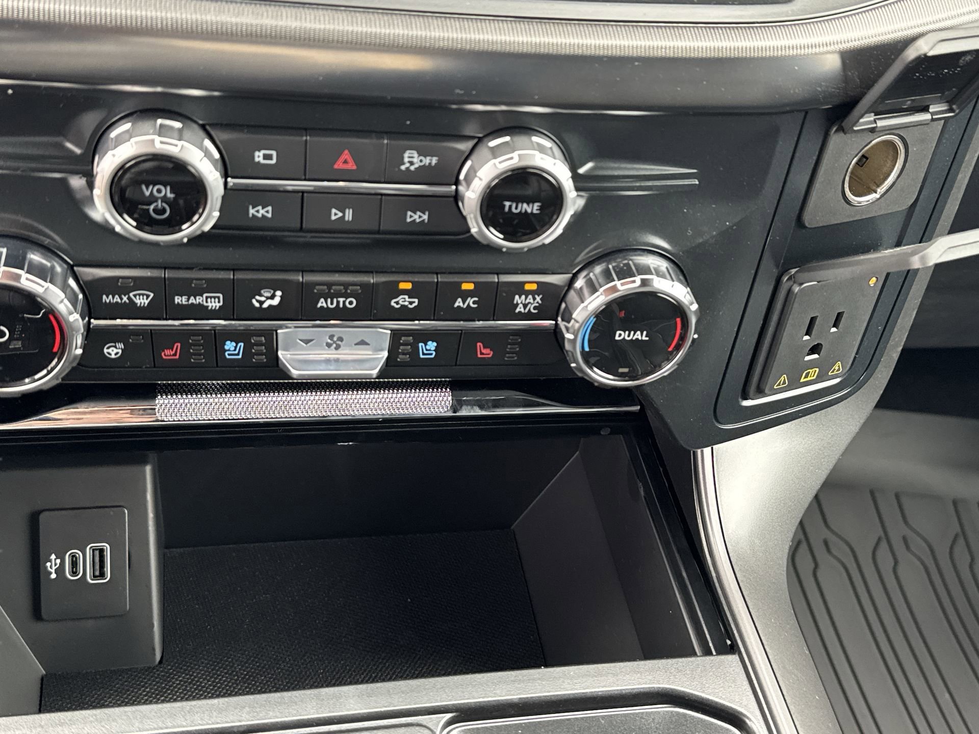 New 2025 Ford F150 Lariat w/ Equipment Group 501A Mid image 56