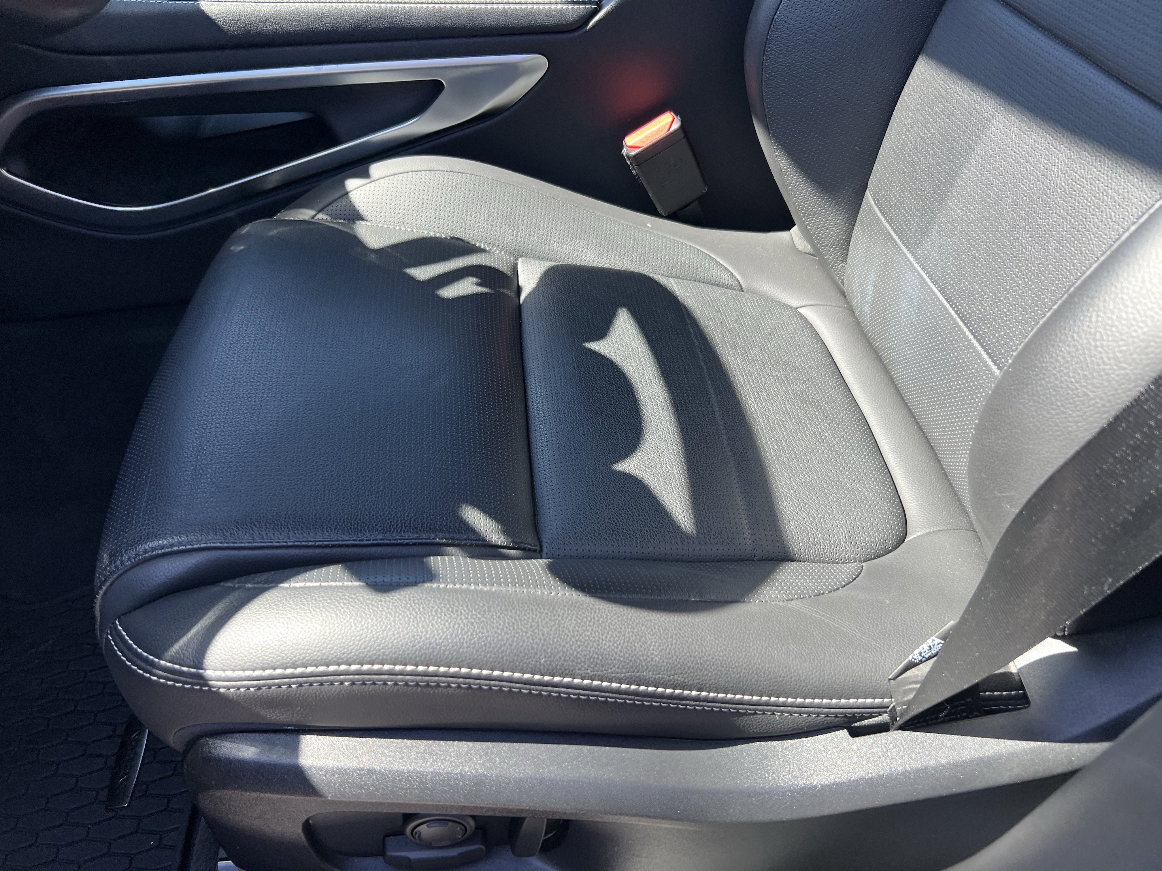 Certified 2025 Jaguar F-PACE R-Dynamic S image 16