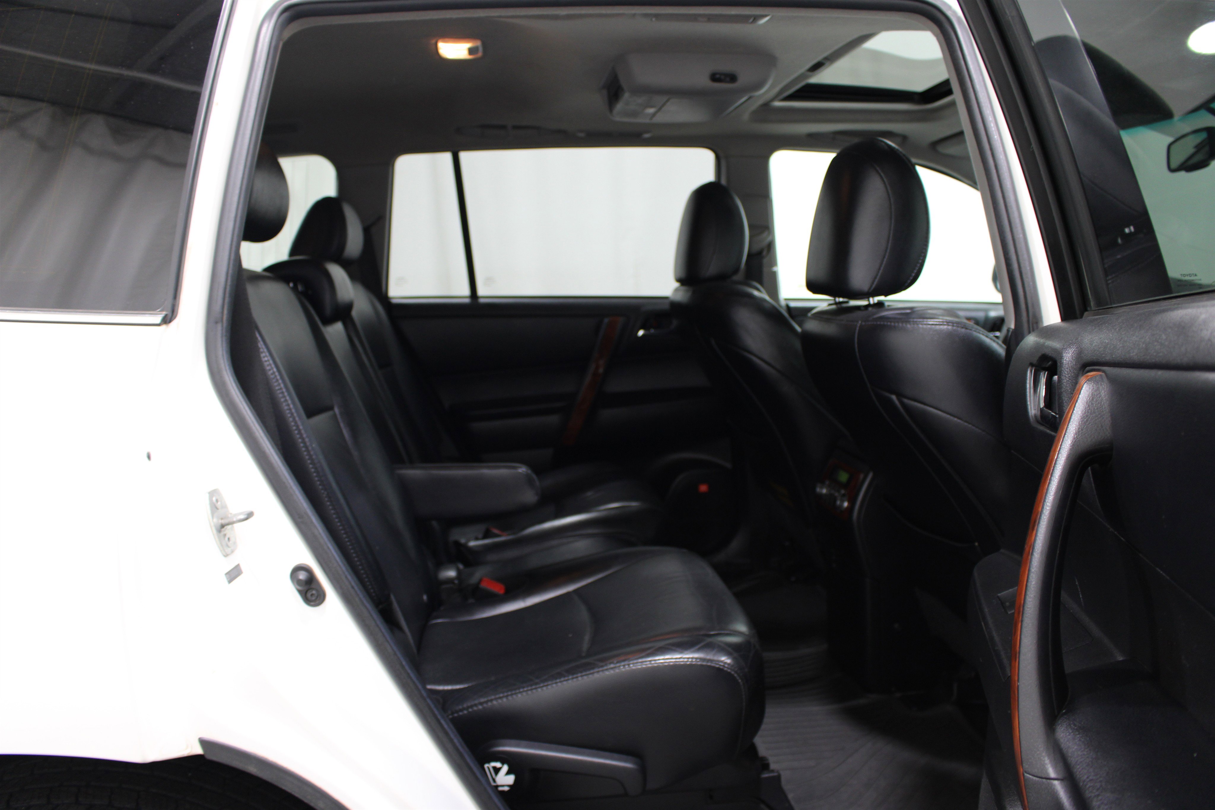 Used 2013 Toyota Highlander Limited AWD/4WD image 23