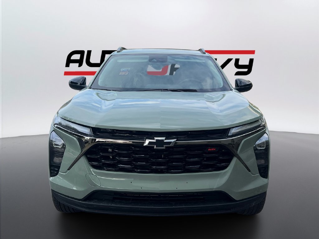 Used 2026 Chevrolet Trax ACTIV w/ Sunroof Package FWD image 2