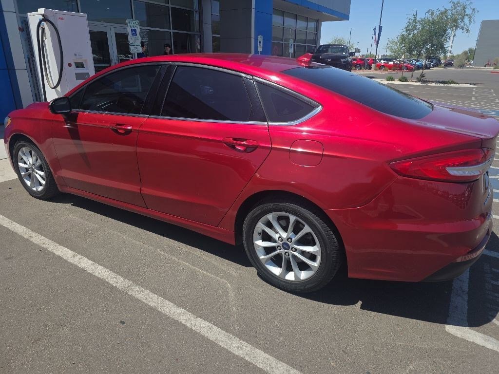 Used 2020 Ford Fusion SE FWD image 2