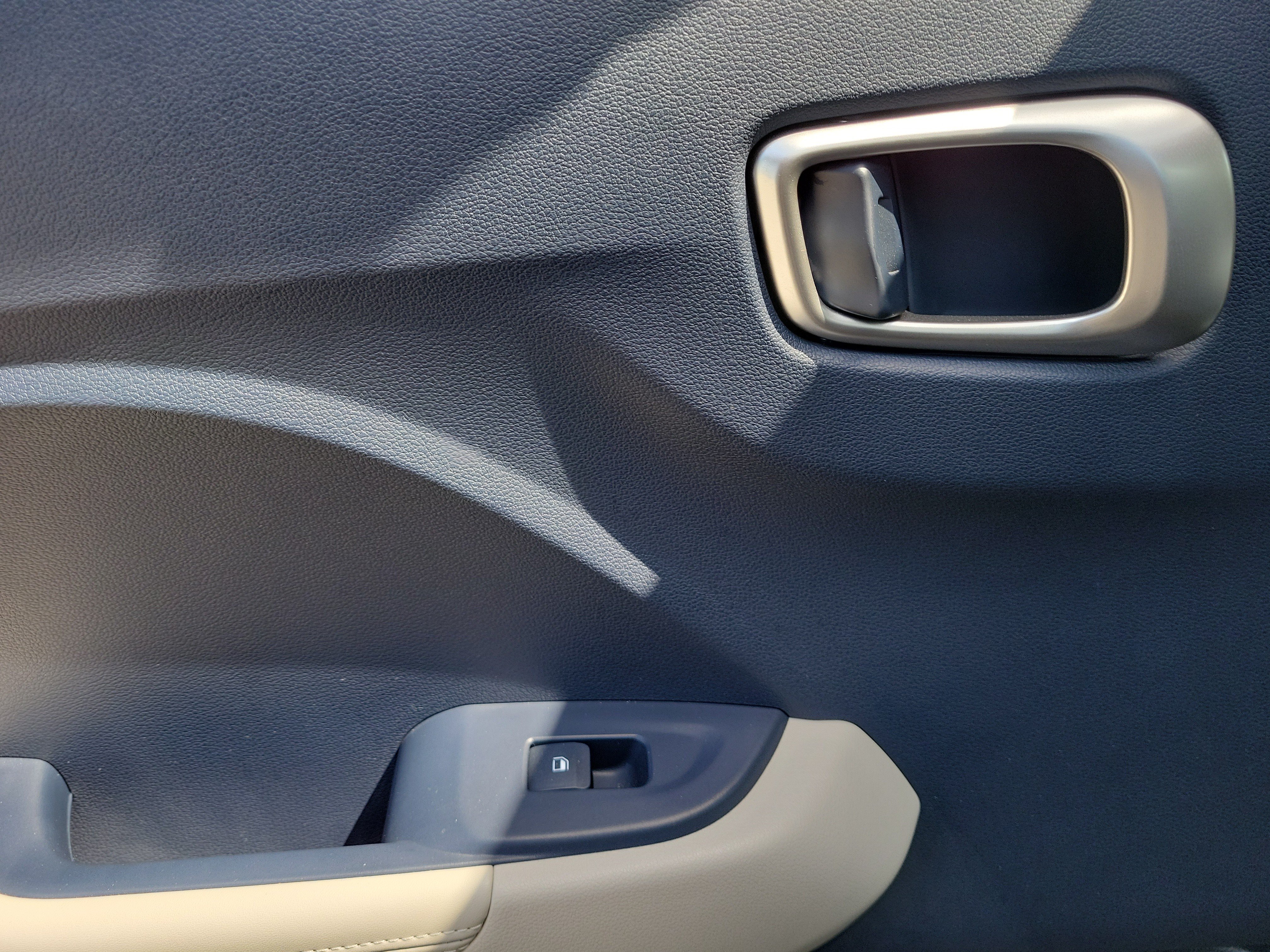 Used 2020 Hyundai Venue FWD image 19