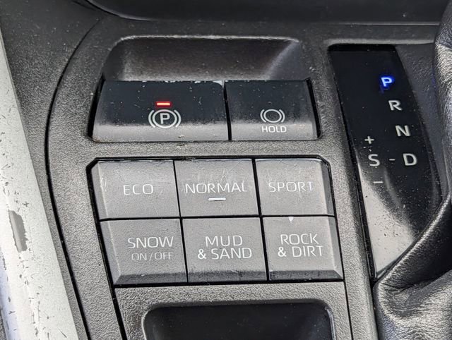 Used 2022 Toyota RAV4 XLE AWD/4WD image 16