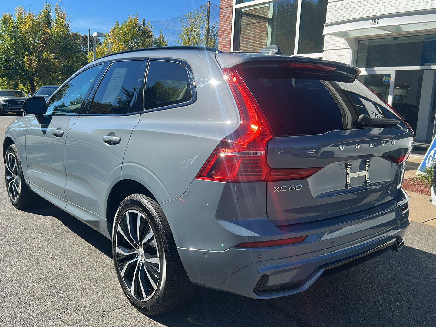Used 2024 Volvo XC60 B5 Plus w/ Climate Package image 2