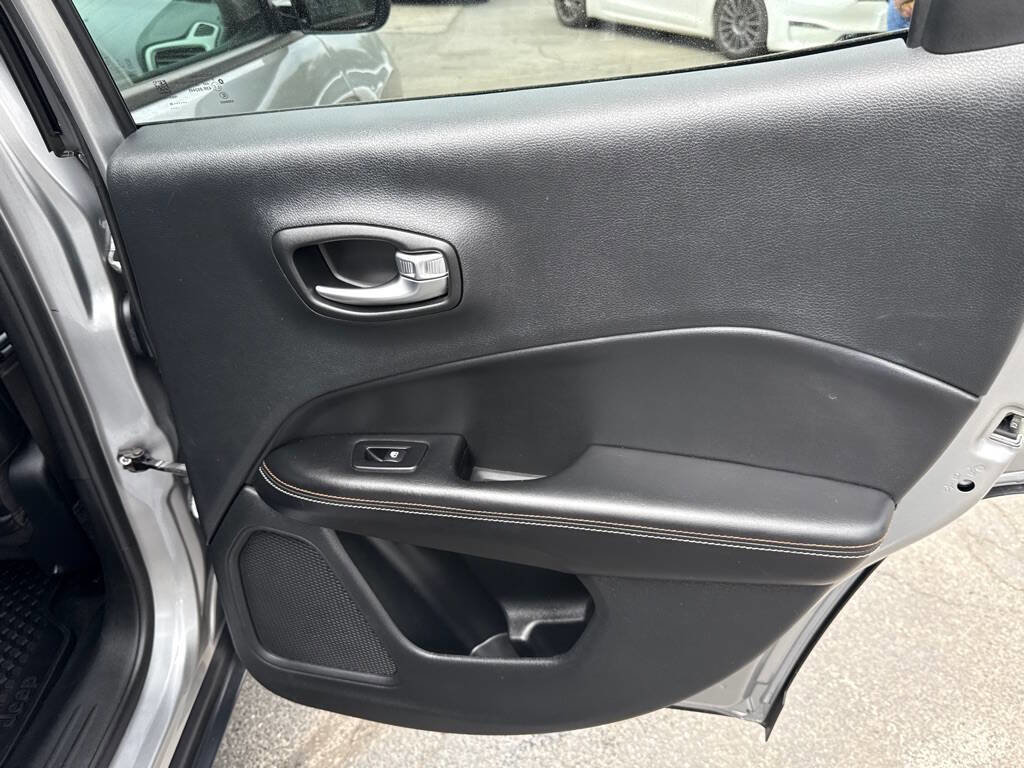 Used 2020 Jeep Compass Latitude w/ Cold Weather Group image 27