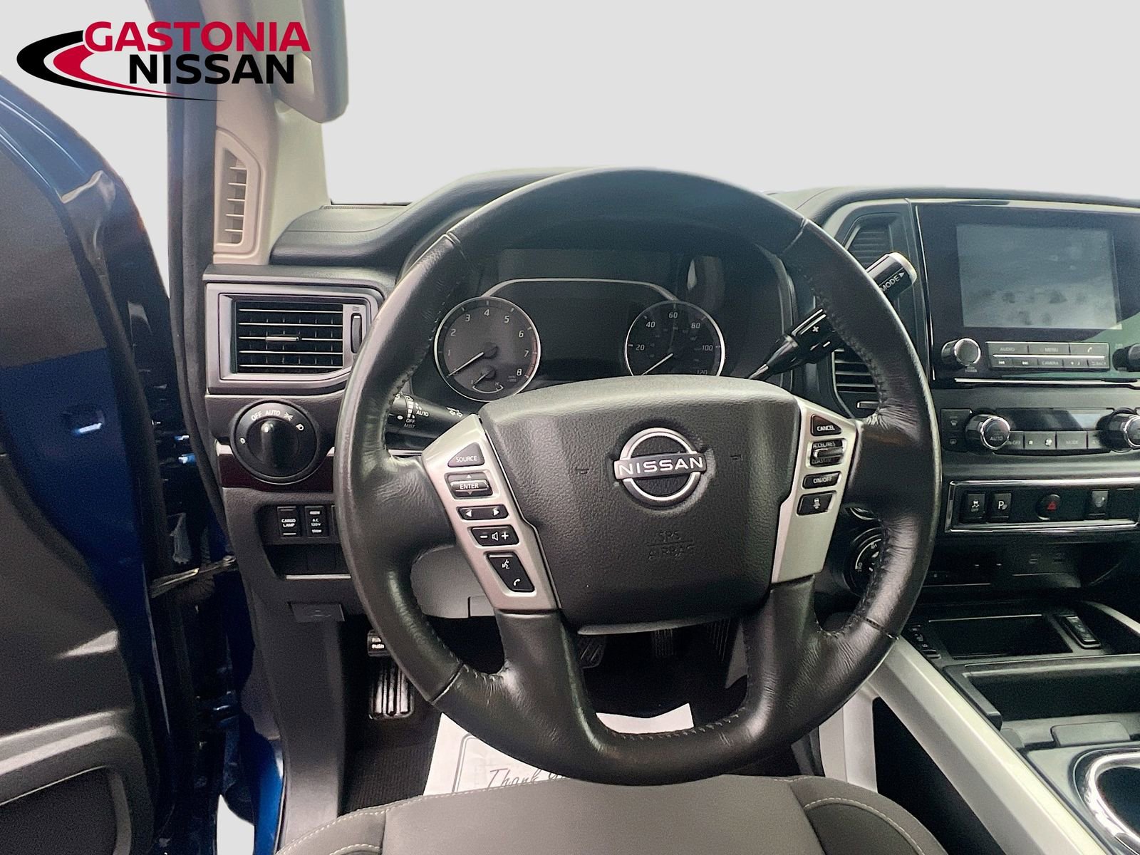 Used 2024 Nissan Titan SV w/ SV Convenience Package image 14