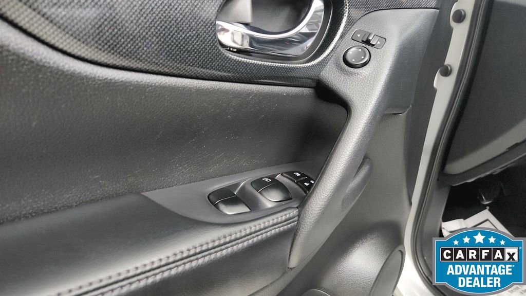 Used 2015 Nissan Rogue SL image 25