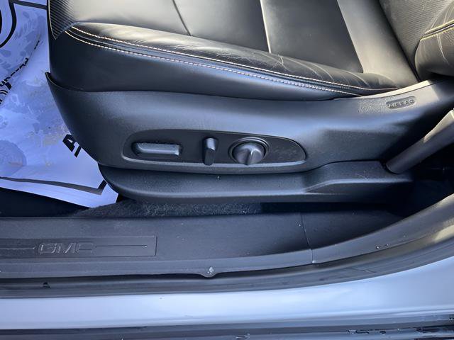 Used 2020 GMC Terrain SLT image 11