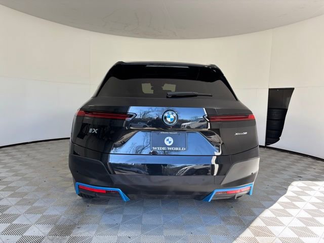 Used 2023 BMW iX xDrive50 w/ Premium Package image 6