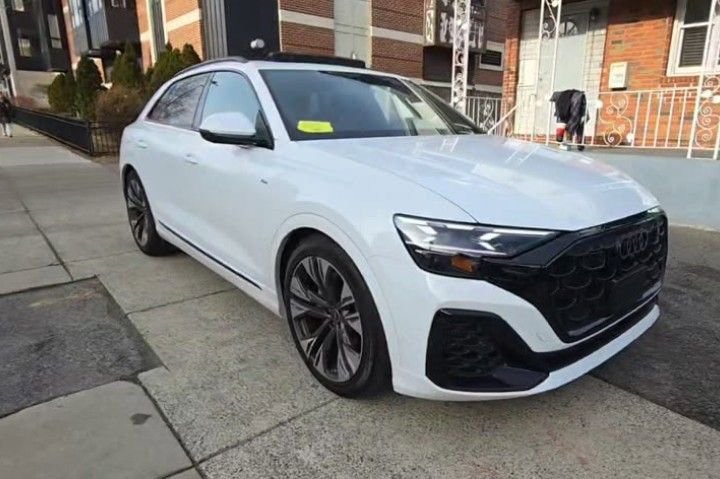 Used 2025 Audi Q8 Prestige w/ Prestige Package image 2