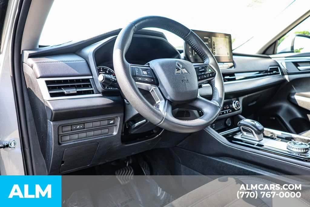 Used 2025 Mitsubishi Outlander SE FWD image 28