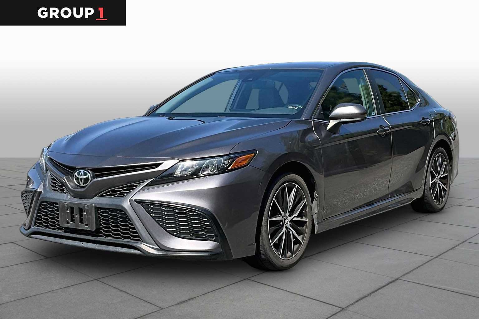 Used 2021 Toyota Camry SE FWD image 1