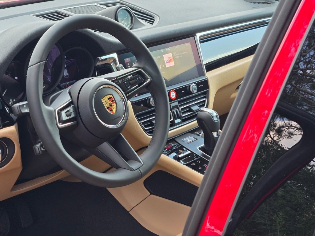 New 2026 Porsche Macan image 4