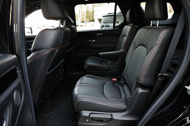 Used 2025 Honda Pilot TrailSport image 27