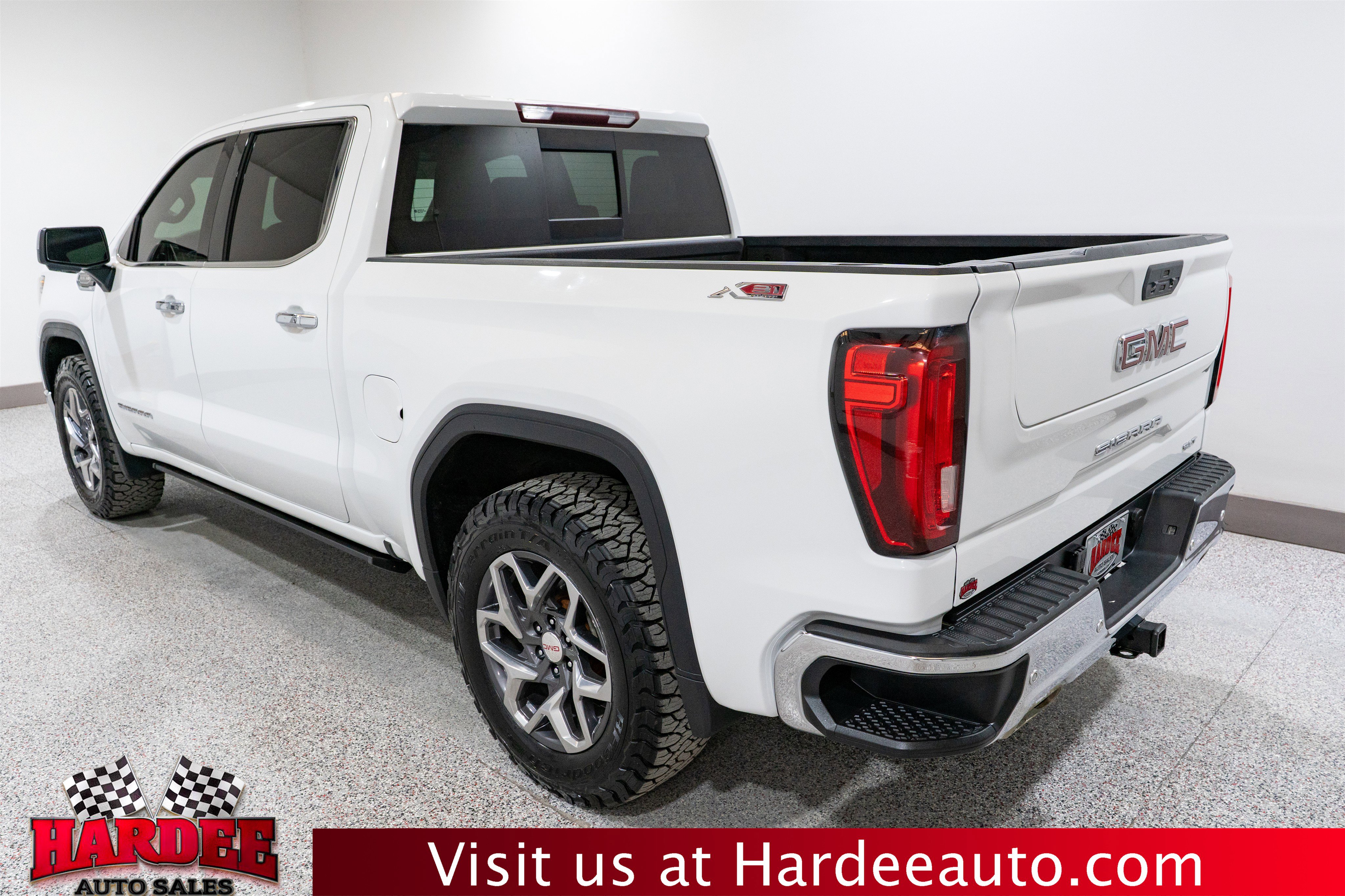 Used 2019 GMC Sierra 1500 SLT w/ SLT Premium Plus Package AWD/4WD image 3
