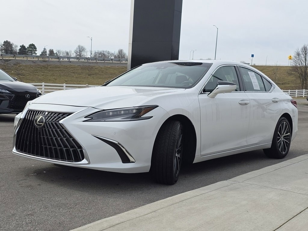Certified 2024 Lexus ES 300h w/ Accessory Package (Z1) image 26