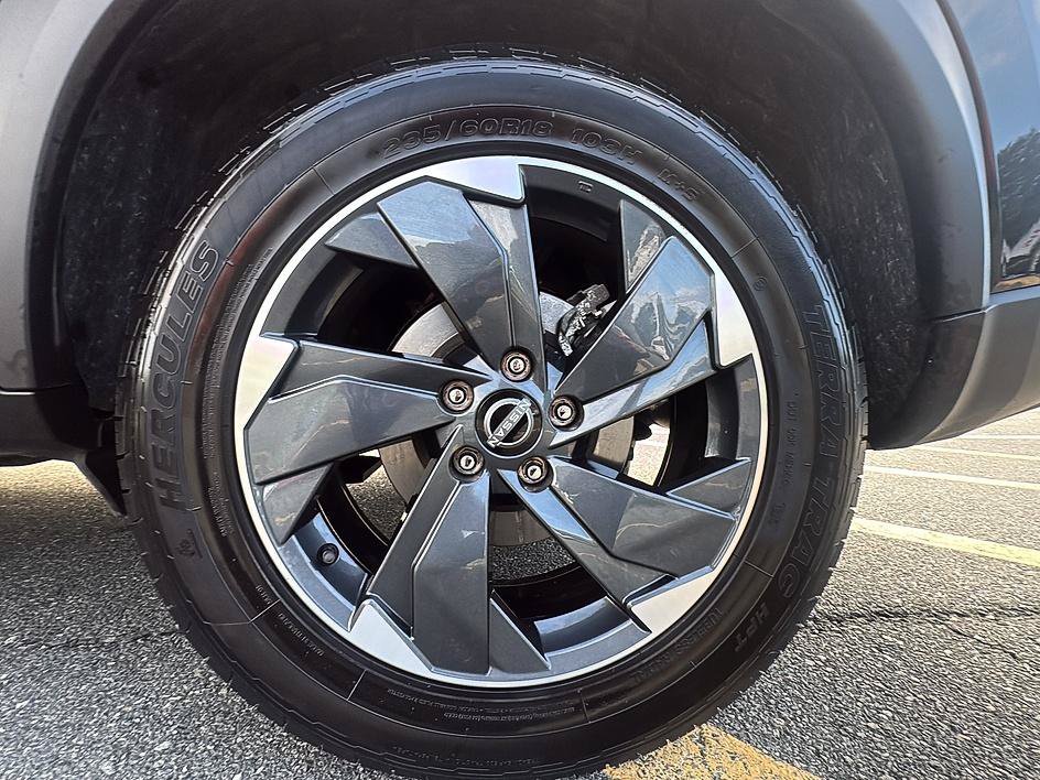 Certified 2025 Nissan Rogue SV AWD/4WD image 11