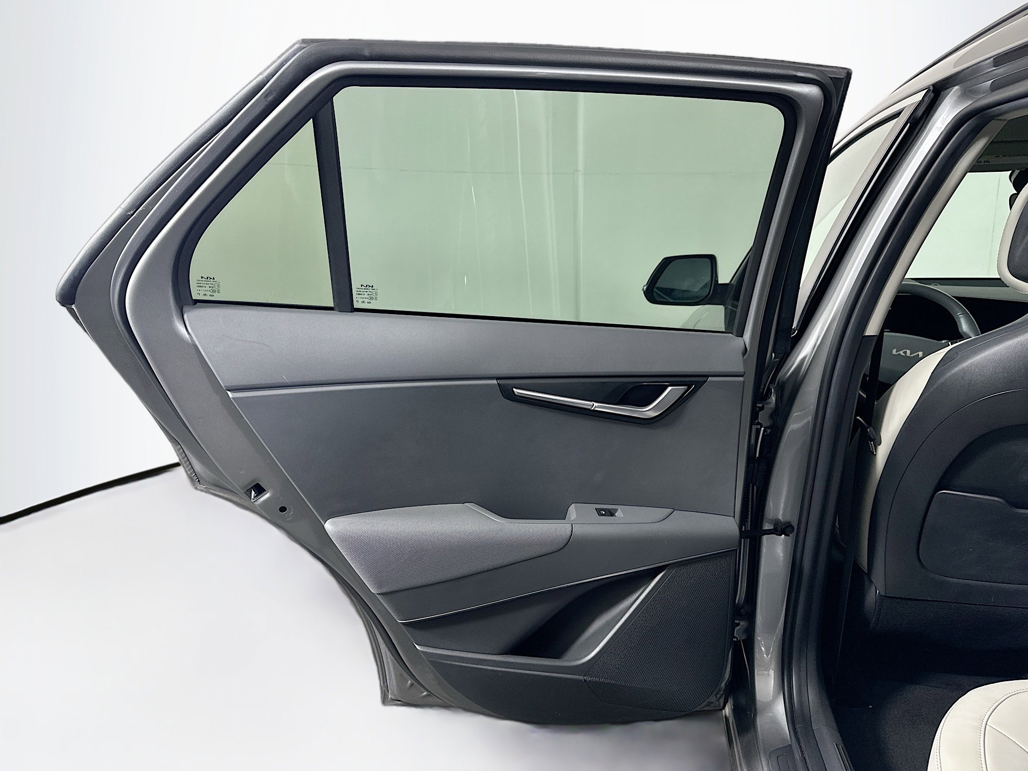 Used 2023 Kia Niro EX image 26