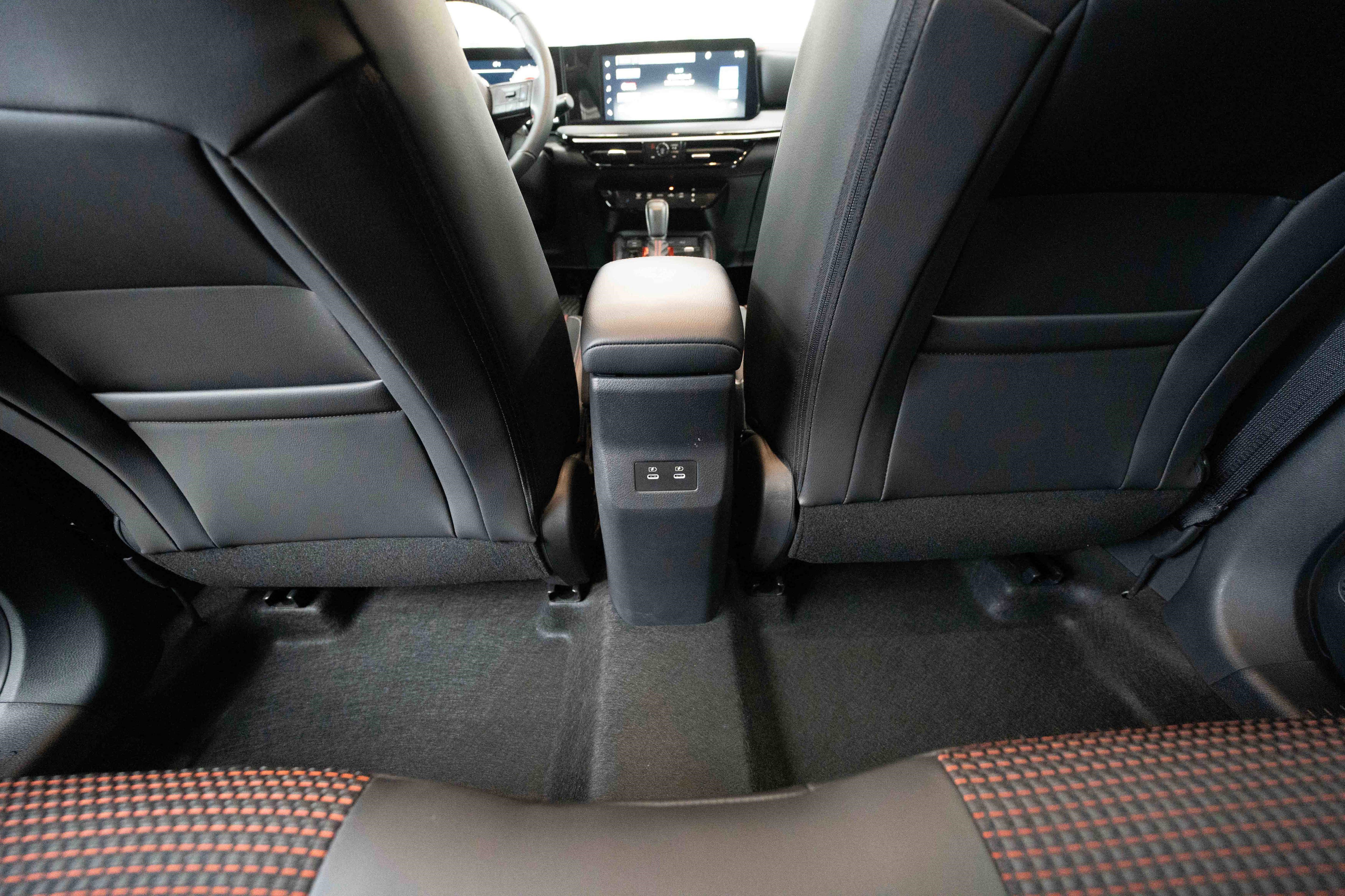 Used 2025 Nissan Kicks SR image 22