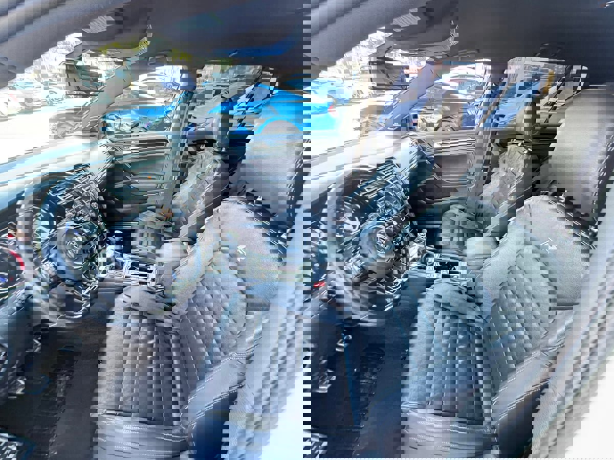 Used 2016 Volkswagen Golf R 4-Door image 10