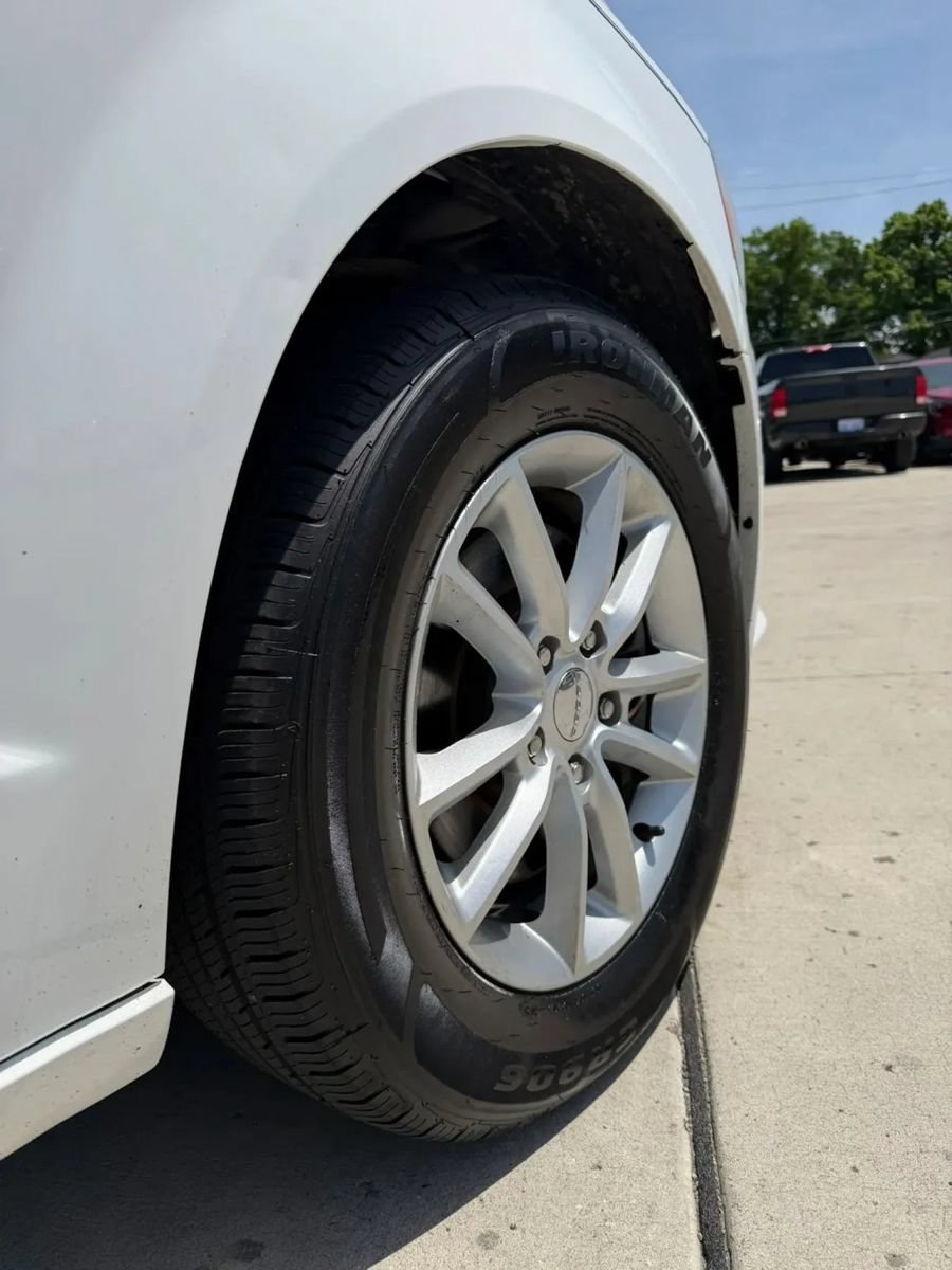 Used 2020 Dodge Grand Caravan SXT FWD image 9