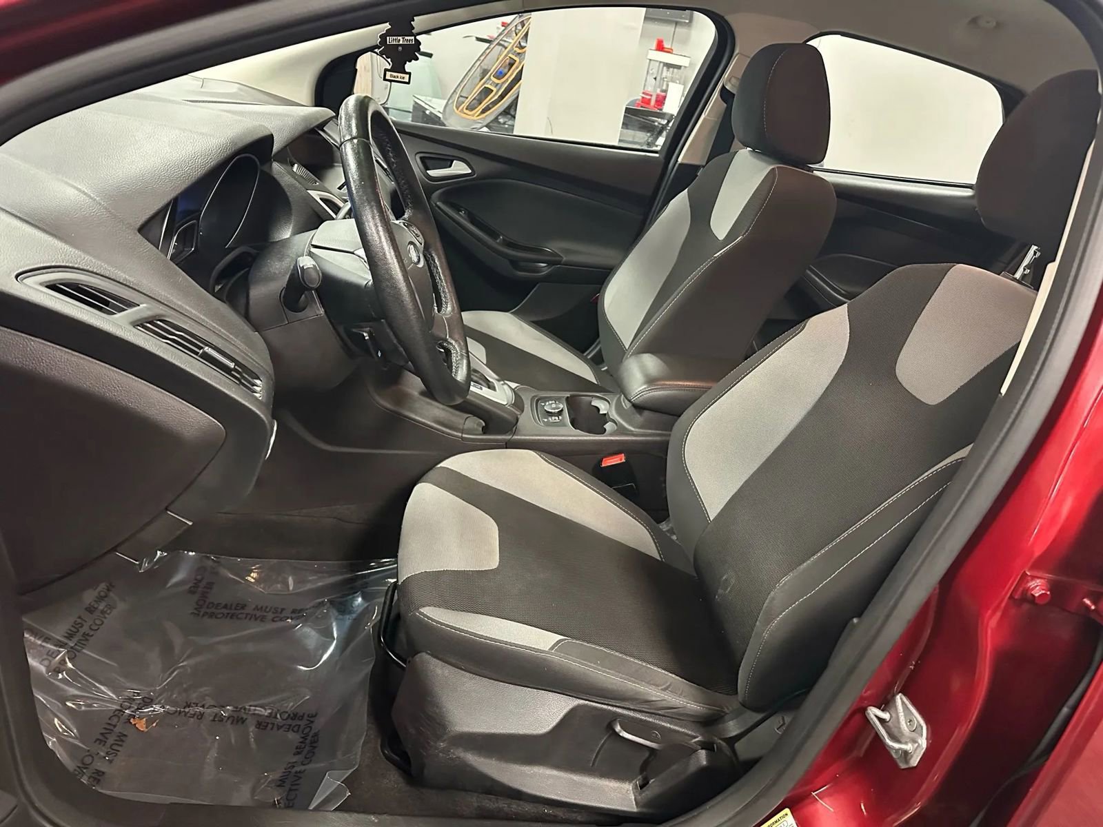 Used 2014 Ford Focus SE w/ SE Sport Package image 16