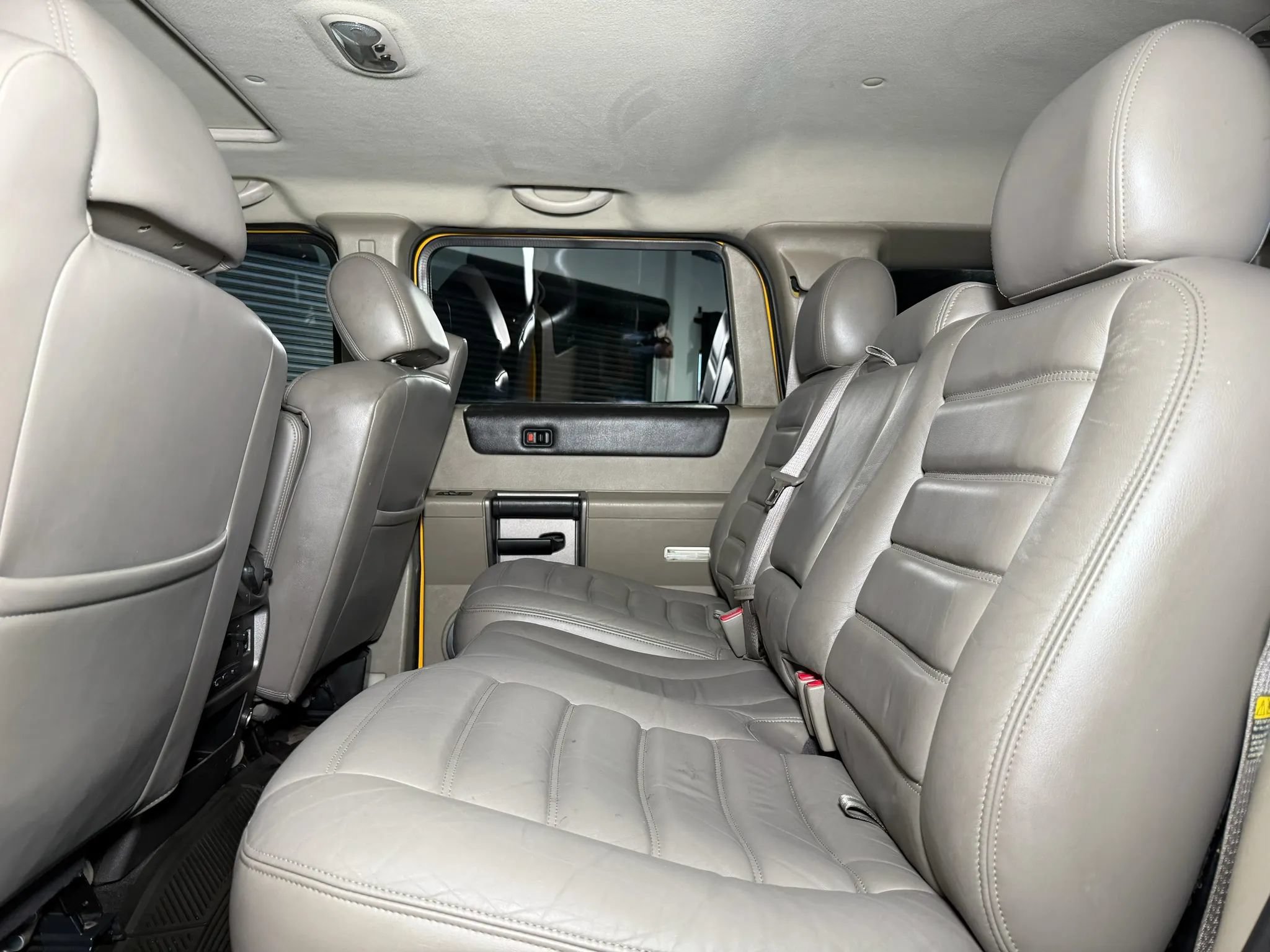 Used 2004 HUMMER H2 w/ Preferred Equipment Group AWD/4WD image 35