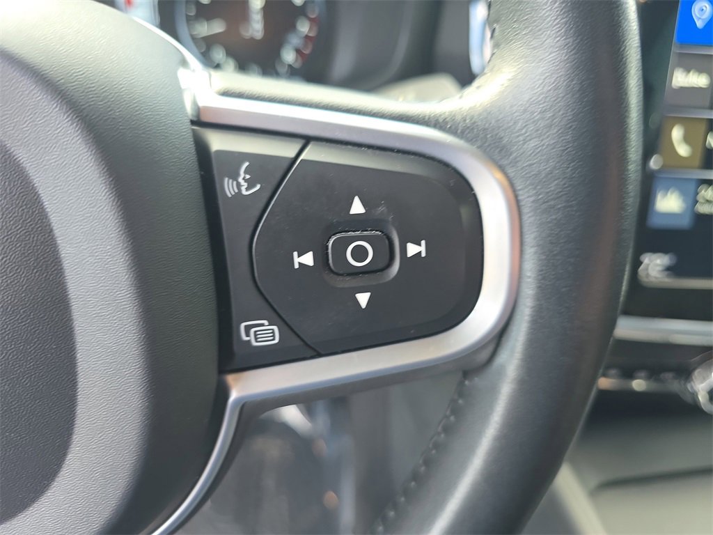 Used 2020 Volvo S60 T5 Momentum image 35