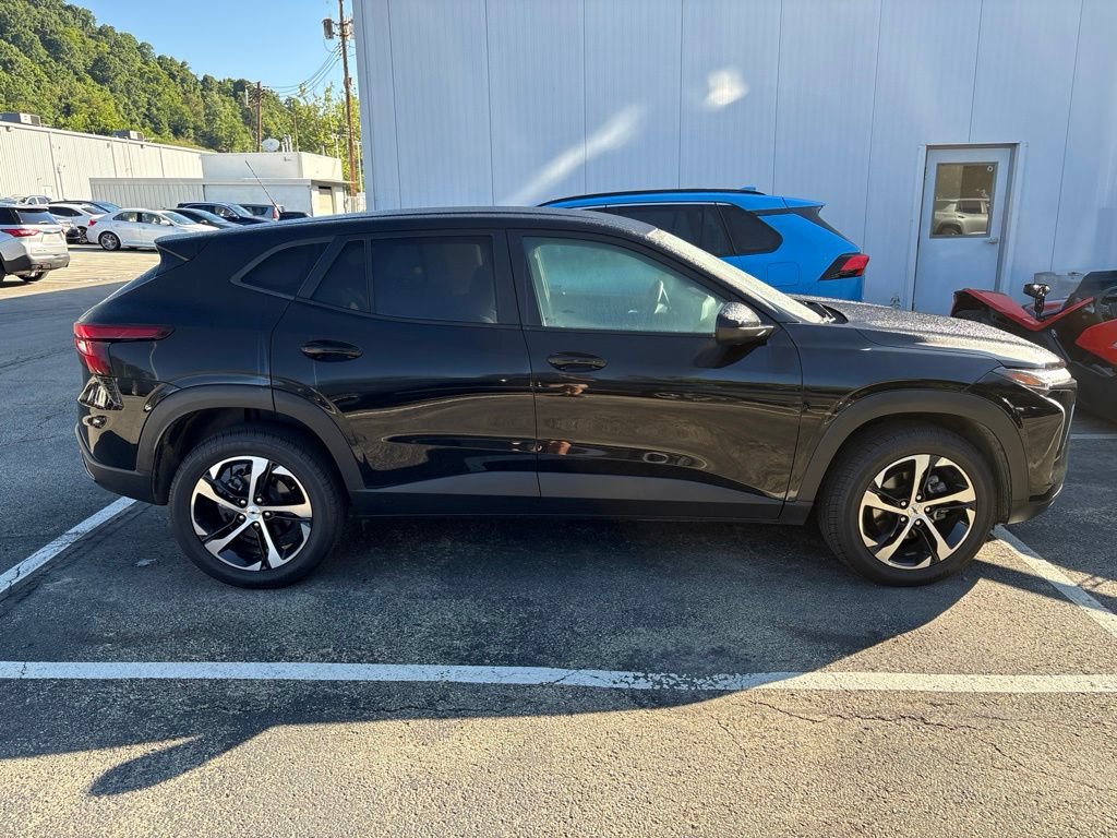 Used 2024 Chevrolet Trax RS FWD image 4
